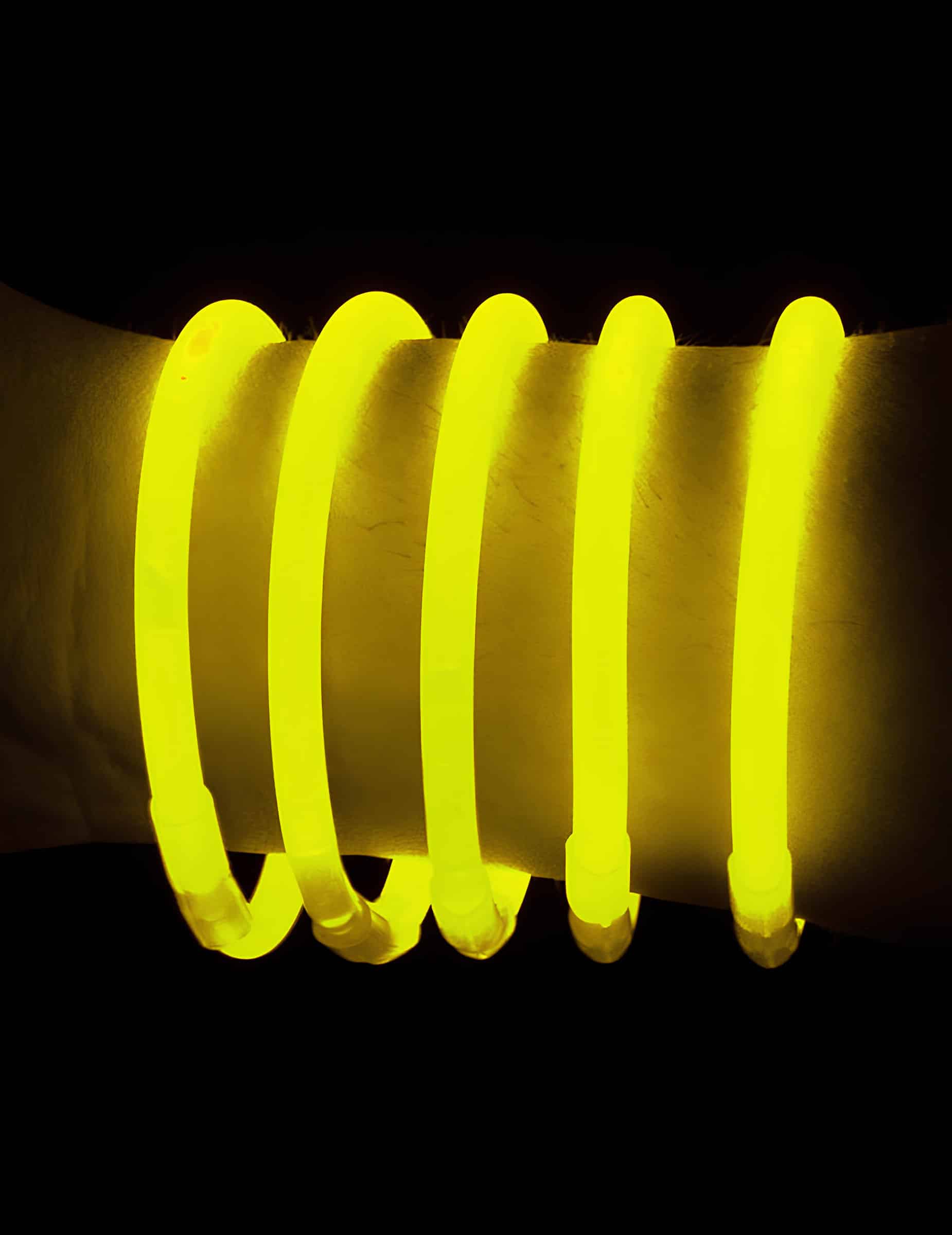 100 Knicklicht-Armbänder Gelb für Erwachsene