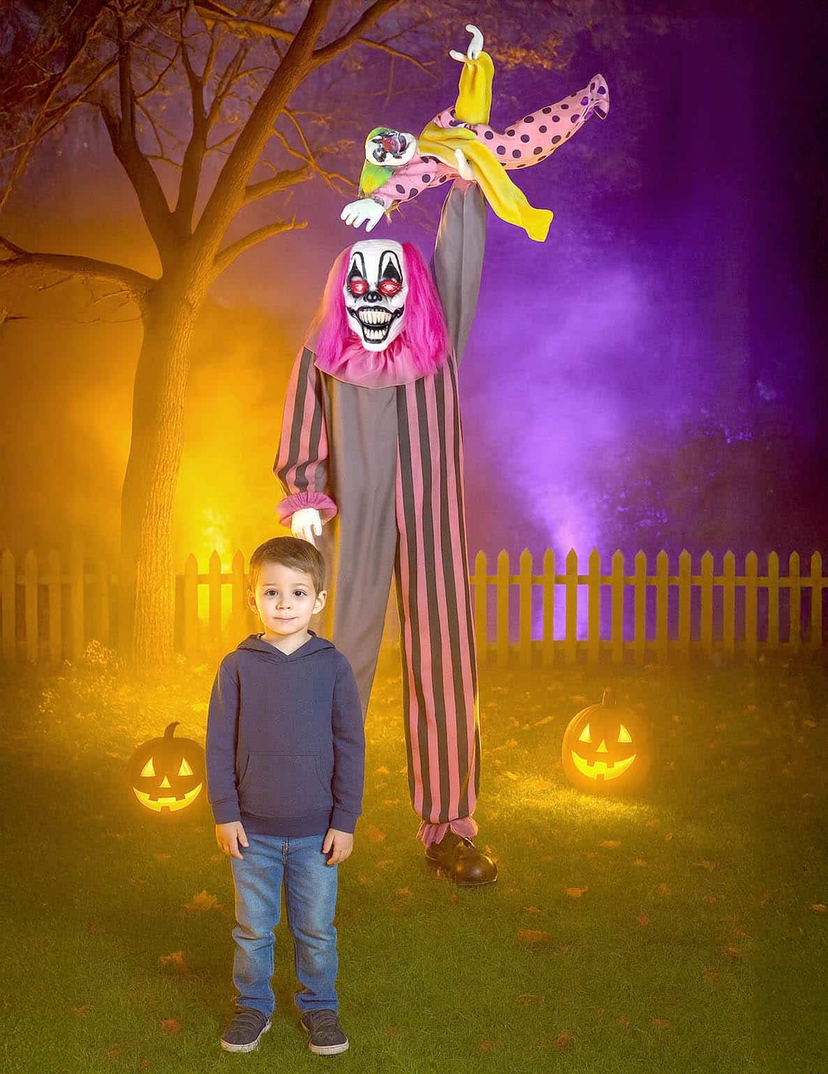 Bewegliche Gruseldeko mit Ton - Schauriger Clown mit Kind