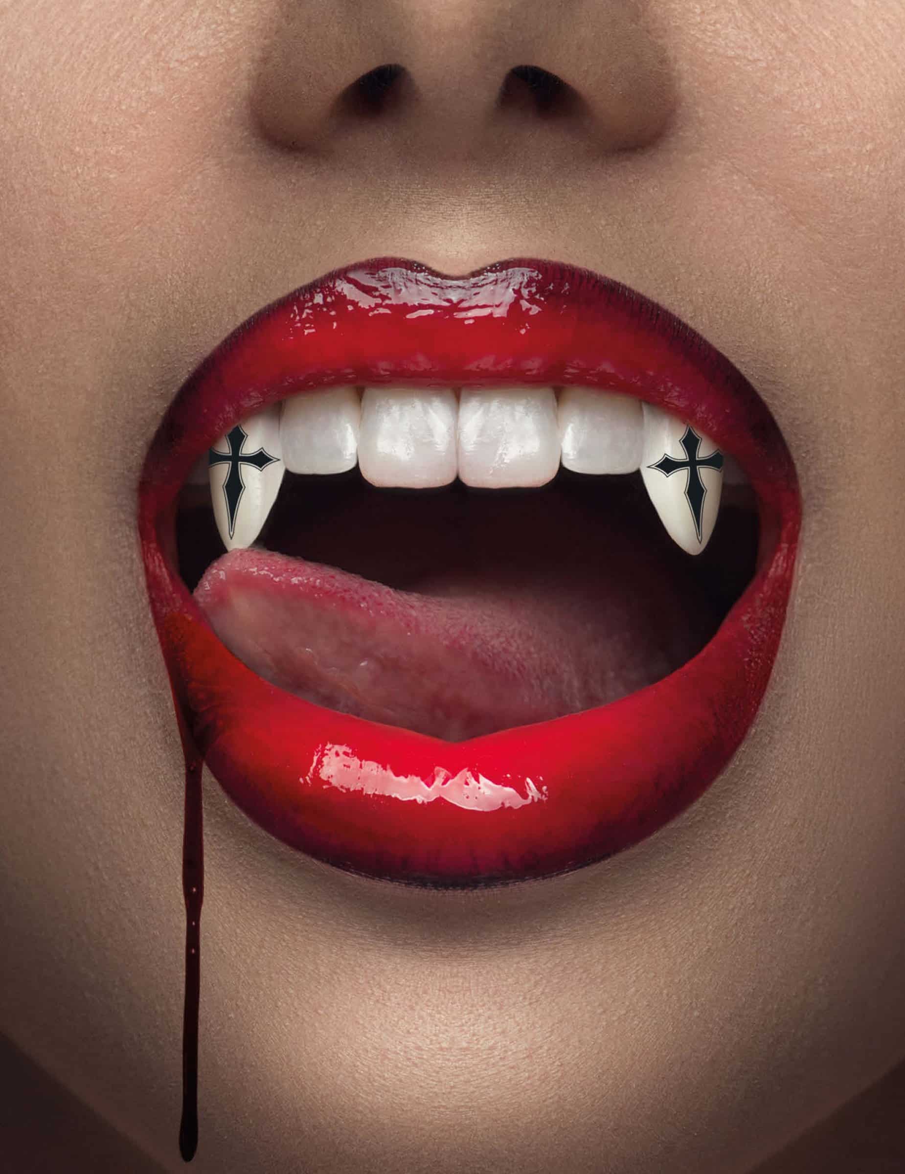 Vampirzähne mit Gothic Kreuzen